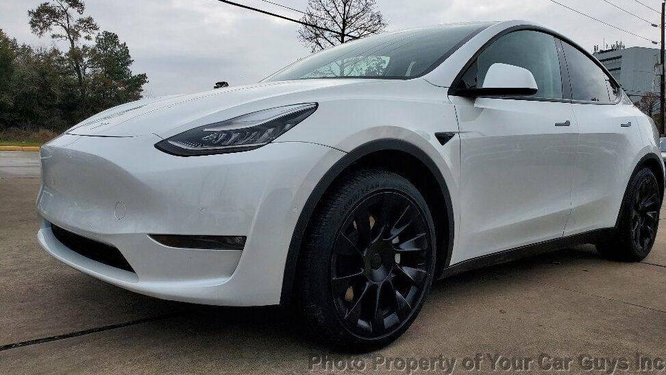 TESLA MODEL Y 2020 5YJYGDEEXLF027187 image